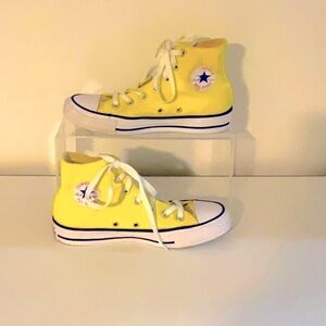 Converse High  Top Sneakers in Size 6